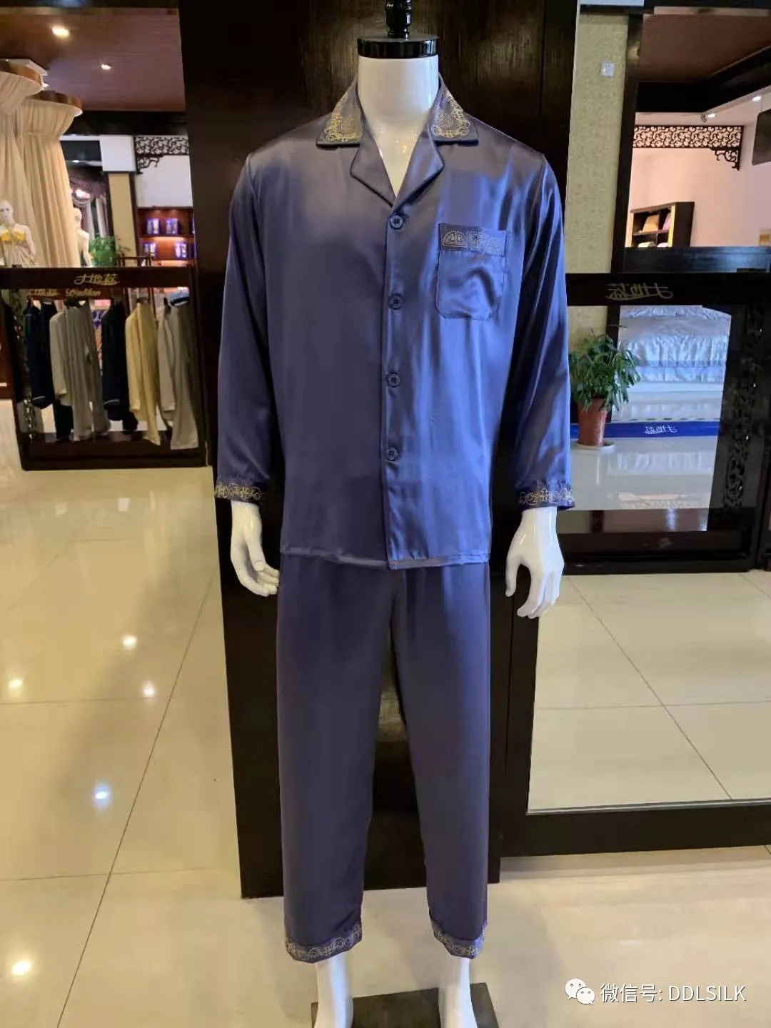 点击新窗口打开大图